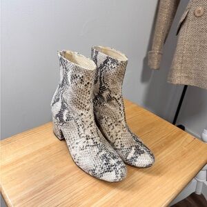 Free People Cecile Zipper Dressy Ankle
Boots Snakeskin Size EU 38